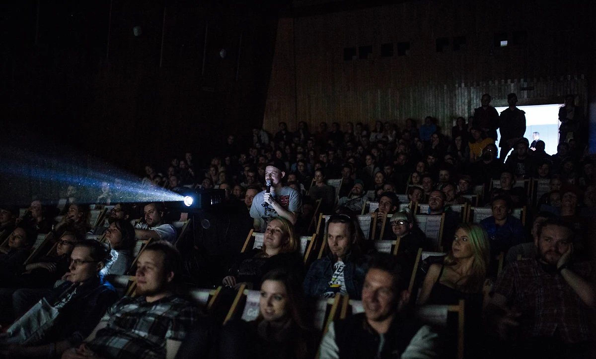 VHS Hell bazuje na sentymencie do lat 80. i 90. VHS Hell bazuje na sentymencie do lat 80. i 90.
