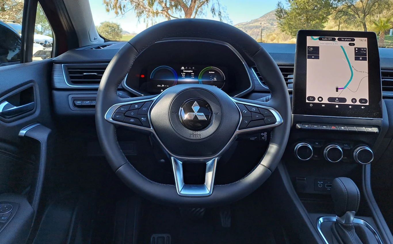 W nowym Mitsubishi ASX można otrzymać zarówno analogowe zegary, jak i cyfrowy wyświetlacz o przekątnej 7 lub 10 cali. W nowym Mitsubishi ASX można otrzymać zarówno analogowe zegary, jak i cyfrowy wyświetlacz o przekątnej 7 lub 10 cali.