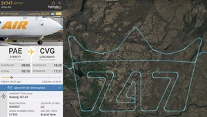 Boeing 747 na radach trasą swojego lotu narysował koronę. To hołd dla ostatniego Jumbo Jeta