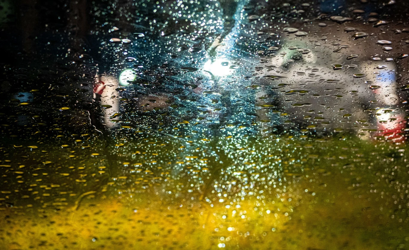 Zwykle problem z wycieraczkami wynika z zanieczyszczeń na ich powierzchni.