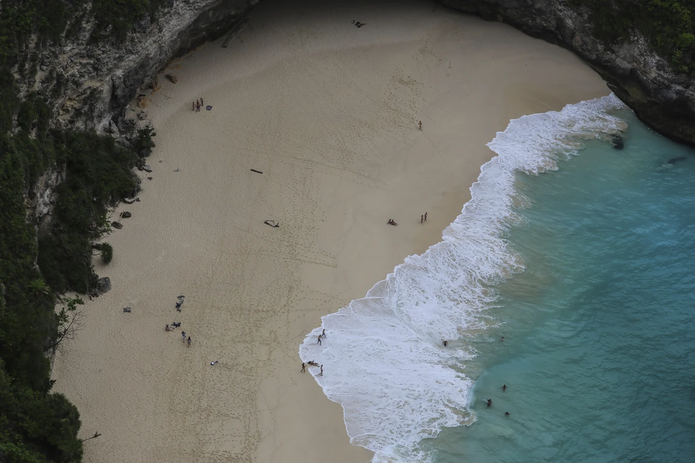 Plaża na wyspie Nusa Penida Plaża na wyspie Nusa Penida