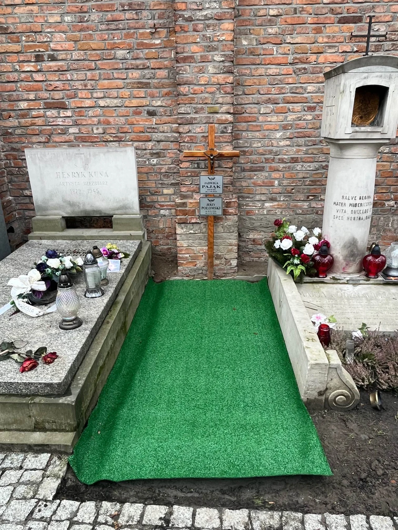 Grób Jerzego Połomskiego - luty 2023 Grób Jerzego Połomskiego - luty 2023