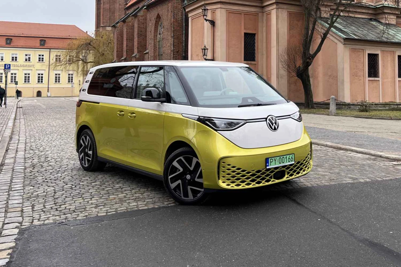 Volkswagen ID.Buzz przyciąga wzrok swoją oryginalną stylizacją