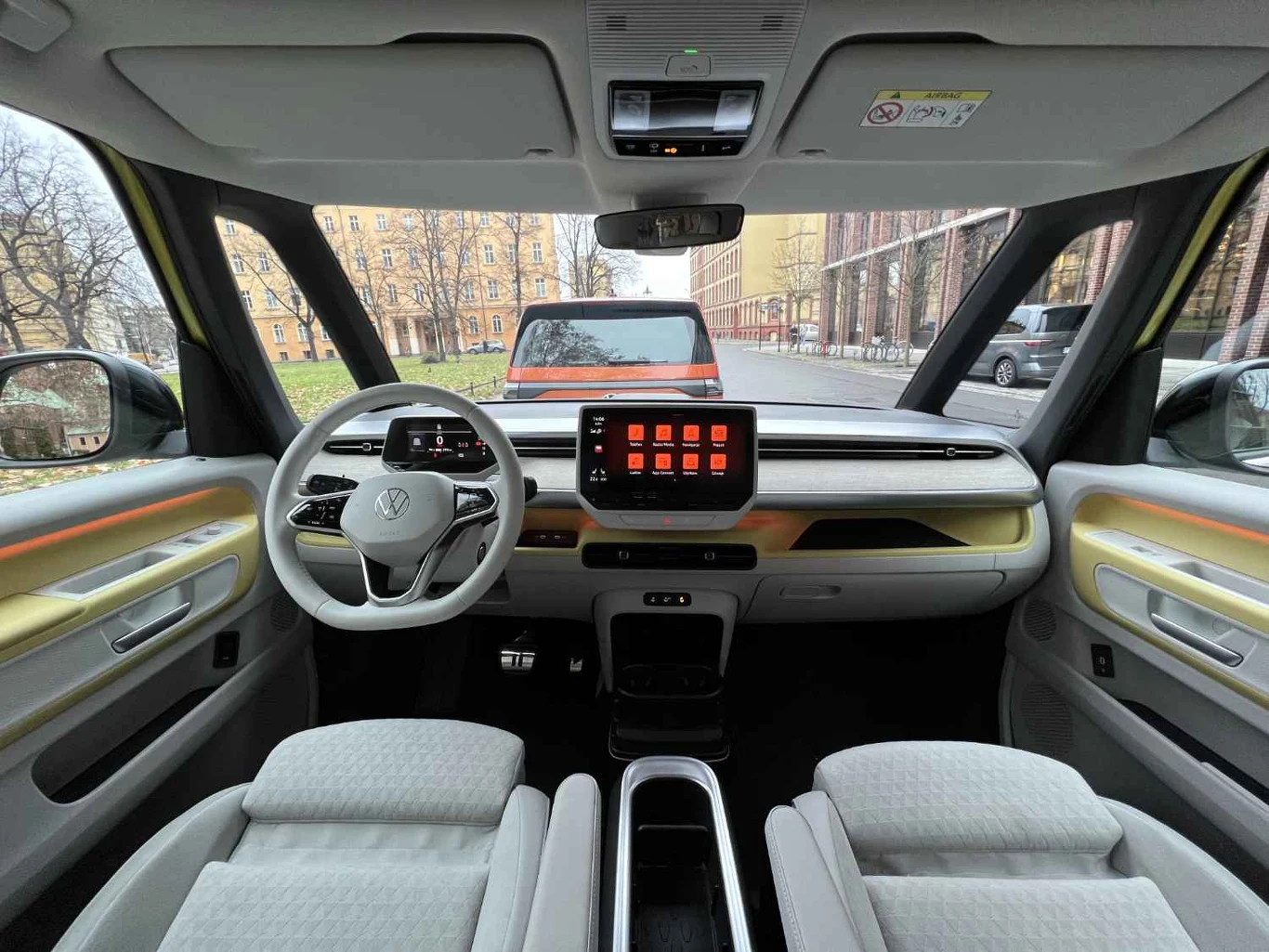 W Polsce osobowy VW ID.Buzz dostępny jest wyłącznie z jasnym wnętrzem
