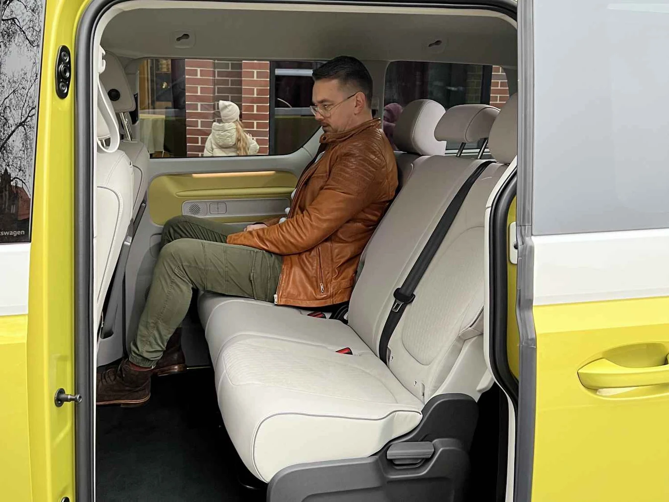 Na tylnej kanapie jest mnóstwo miejsca. Można ją przesunąć o 15 centymetrów