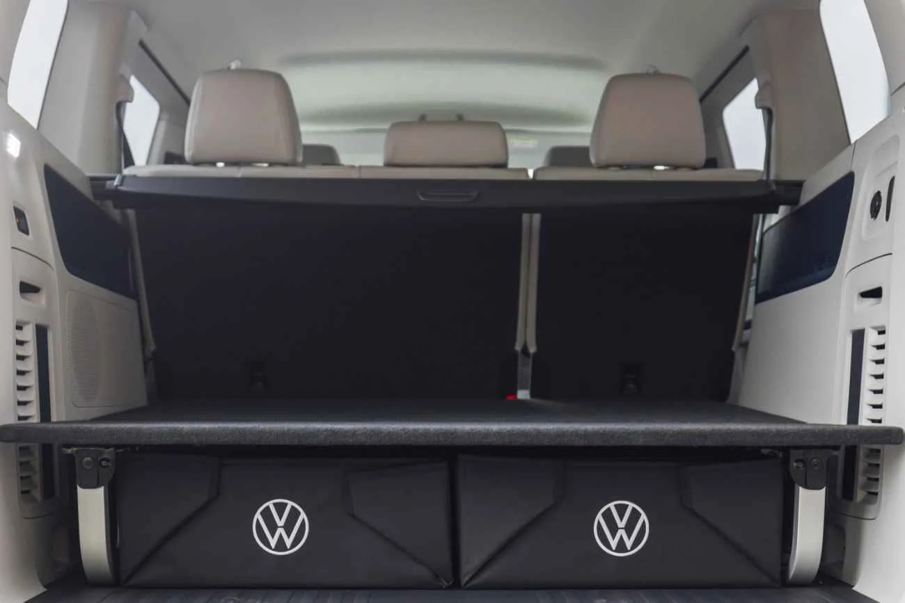 Dodatkowa płyta bagażnika znacznie podnosi wysokość progu załadunkowego