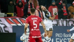 Słupek, poprzeczka, rzut karny i samobój. Niespodzianka w Łodzi
