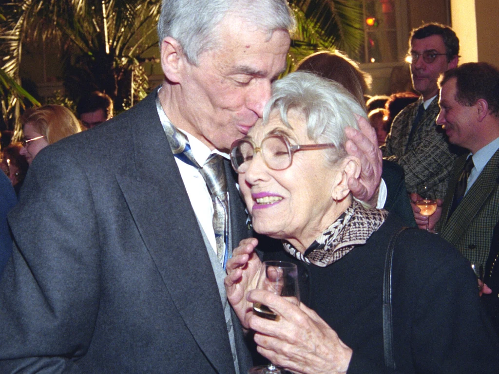 Zofia Rysiówna i Adam Hanuszkiewicz. Warszawa, 07.04.1995. Jubileusz 50-lecia pracy artystycznej Adama Hanuszkiewicza