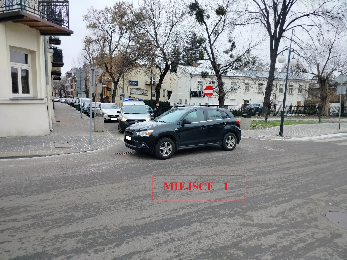 Miejsce 1. Parkowanie na środku skrzyżowania / Fot: Straż Miejska Chełm