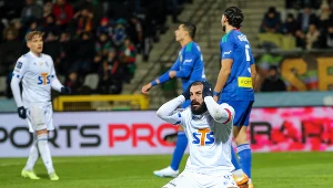 Lech zawodzi w ważnym elemencie. Trener zmian tu... nie chce