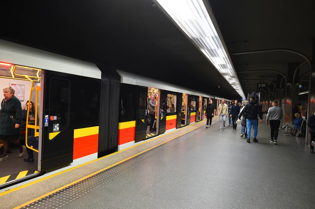 Akt wandalizmu w warszawskim metrze Akt wandalizmu w warszawskim metrze