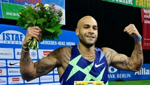 Marcell Jacobs z dumą pokazuje tatuaże, w tym kółka olimpijskie