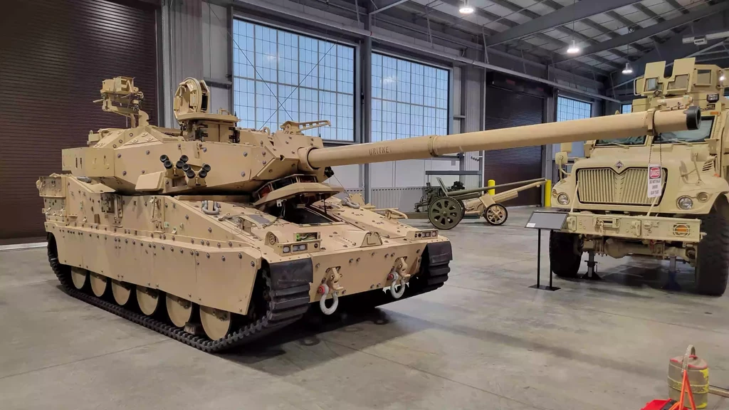 Griffin II używa 105 mm działa M35 o niskim odrzucie. Do swoich projektów wykorzystywały je także inne projekty w ramach programu Mobile Protected Firepower jak widoczny na zdjęciu pojazd firmy BAE Systems