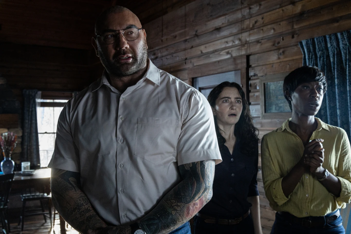 Dave Bautista w filmie "Pukając do drzwi" Dave Bautista w filmie "Pukając do drzwi"