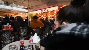 Mecz mundialu 2022 na ekranie telefonu komórkowego