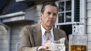 Guy Pearce w serialu "Szpieg wśród przyjaciół"