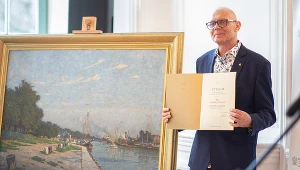 Andrzej Walas z odzyskanym dziełem sztuki / fot. Karol Uliczny "Zawsze Pomorze"