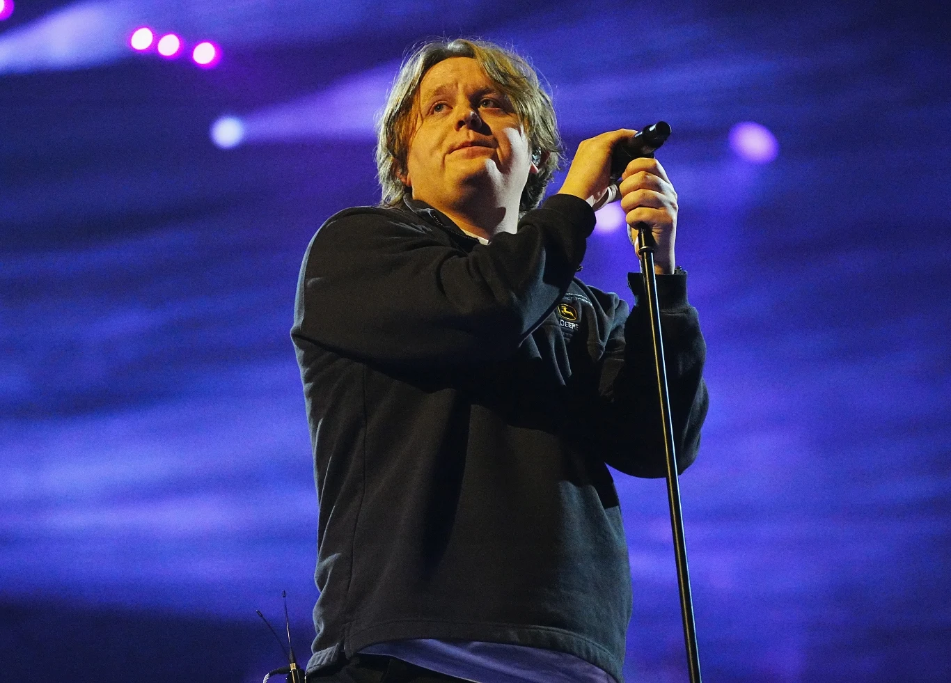 Lewis Capaldi zmaga się z zespołem Tourette'a Lewis Capaldi zmaga się z zespołem Tourette'a