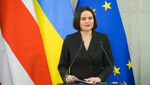 Liderka białoruskiej opozycji Swiatłana Cichanouska na sali plenarnej podczas posiedzenia Senatu w Warszawie