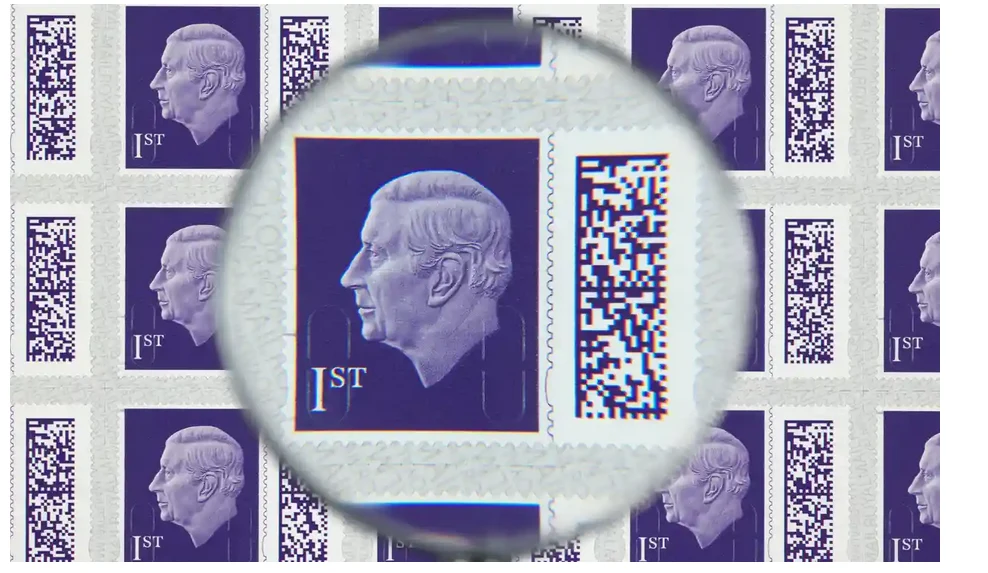 Tak jak w przypadku tych z portretem Elżbiety II, których wzór praktycznie się nie zmienił od 1967 roku, nie ma na znaczkach też nazwy kraju, co jest jednym z niewielu takich przypadków na świecie. (Fot. Royal Mail) Tak jak w przypadku tych z portretem Elżbiety II, których wzór praktycznie się nie zmienił od 1967 roku, nie ma na znaczkach też nazwy kraju, co jest jednym z niewielu takich przypadków na świecie. (Fot. Royal Mail)