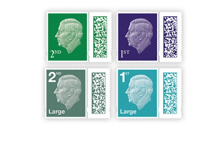 Na nowo zaprezentowanych znaczkach użyty został ten sam portret Karola III autorstwa Martina Jenningsa, który znajduje się na wprowadzanych stopniowo do obiegu monetach. Król osobiście zatwierdził wzór nowych znaczków. - Z informacji, którą otrzymaliśmy wynikało, że chciałby, aby były one proste. To bardzo ludzki wizerunek, bez upiększeń - powiedział dyrektor ds. zewnętrznych Royal Mail, David Gold. Po 4 kwietnia będą mogły być używane równolegle te z wizerunkami obecnego króla i jego zmarłej w zeszłym roku matki. Karol III jest siódmym brytyjskim monarchą na znaczkach pocztowych. Jako pierwsza na znaczku pocztowym znalazła się w 1840 roku królowa Wiktoria. (Fot. Royal Mail) Na nowo zaprezentowanych znaczkach użyty został ten sam portret Karola III autorstwa Martina Jenningsa, który znajduje się na wprowadzanych stopniowo do obiegu monetach. Król osobiście zatwierdził wzór nowych znaczków. - Z informacji, którą otrzymaliśmy wynikało, że chciałby, aby były one proste. To bardzo ludzki wizerunek, bez upiększeń - powiedział dyrektor ds. zewnętrznych Royal Mail, David Gold. Po 4 kwietnia będą mogły być używane równolegle te z wizerunkami obecnego króla i jego zmarłej w zeszłym roku matki. Karol III jest siódmym brytyjskim monarchą na znaczkach pocztowych. Jako pierwsza na znaczku pocztowym znalazła się w 1840 roku królowa Wiktoria. (Fot. Royal Mail)