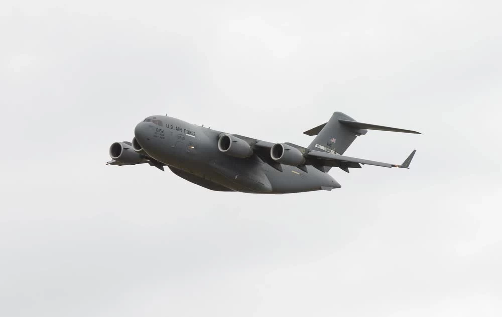 C-17 Globemaster III wprowadzony został do służby w 1991 roku. Od tamtej pory jest głównym transportowcem ogólnych sił powietrznych NATO w tym Polski