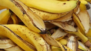 Jak wykorzystać skórkę z banana? Nie wyrzucaj jej do kosza