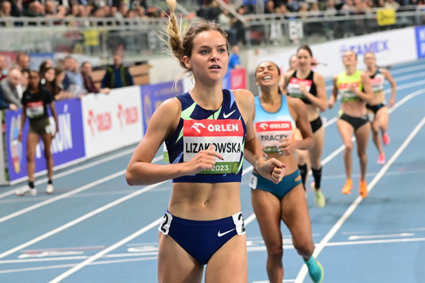Weronika Lizakowska (przód) zajęła drugie miejsce w biegu na 1 milę podczas halowego mityngu lekkoatletycznego World Athletics Indoor Copernicus Cup w Toruniu Weronika Lizakowska (przód) zajęła drugie miejsce w biegu na 1 milę podczas halowego mityngu lekkoatletycznego World Athletics Indoor Copernicus Cup w Toruniu