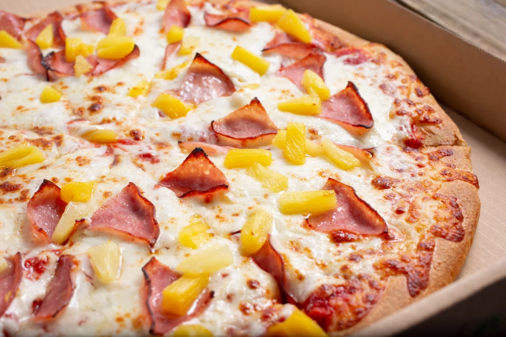 "Dla rodowitych mieszkańców Włoch dodanie ananasa do pizzy jest profanacją" - tłumaczy pizza chef.