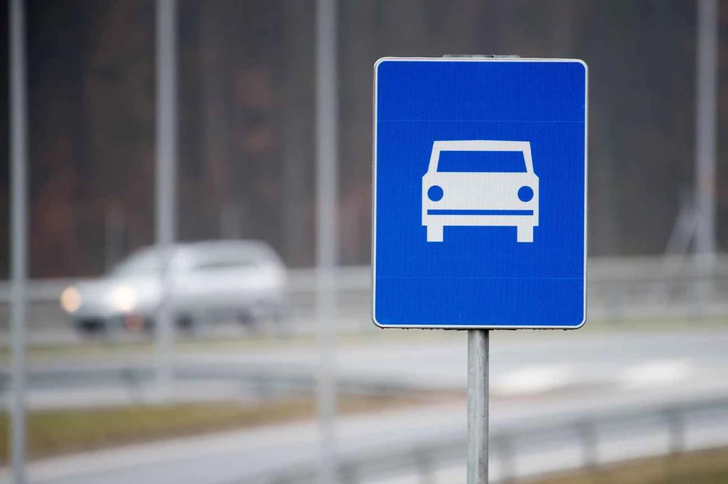 Droga za tym znakiem często wygląda jak autostrada