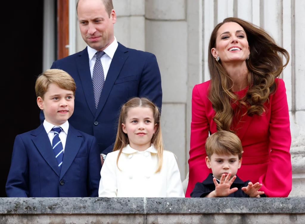 Takie zasady panują na królewskim dworze. Tego nie mogą robić dzieci! Takie zasady panują na królewskim dworze. Tego nie mogą robić dzieci!