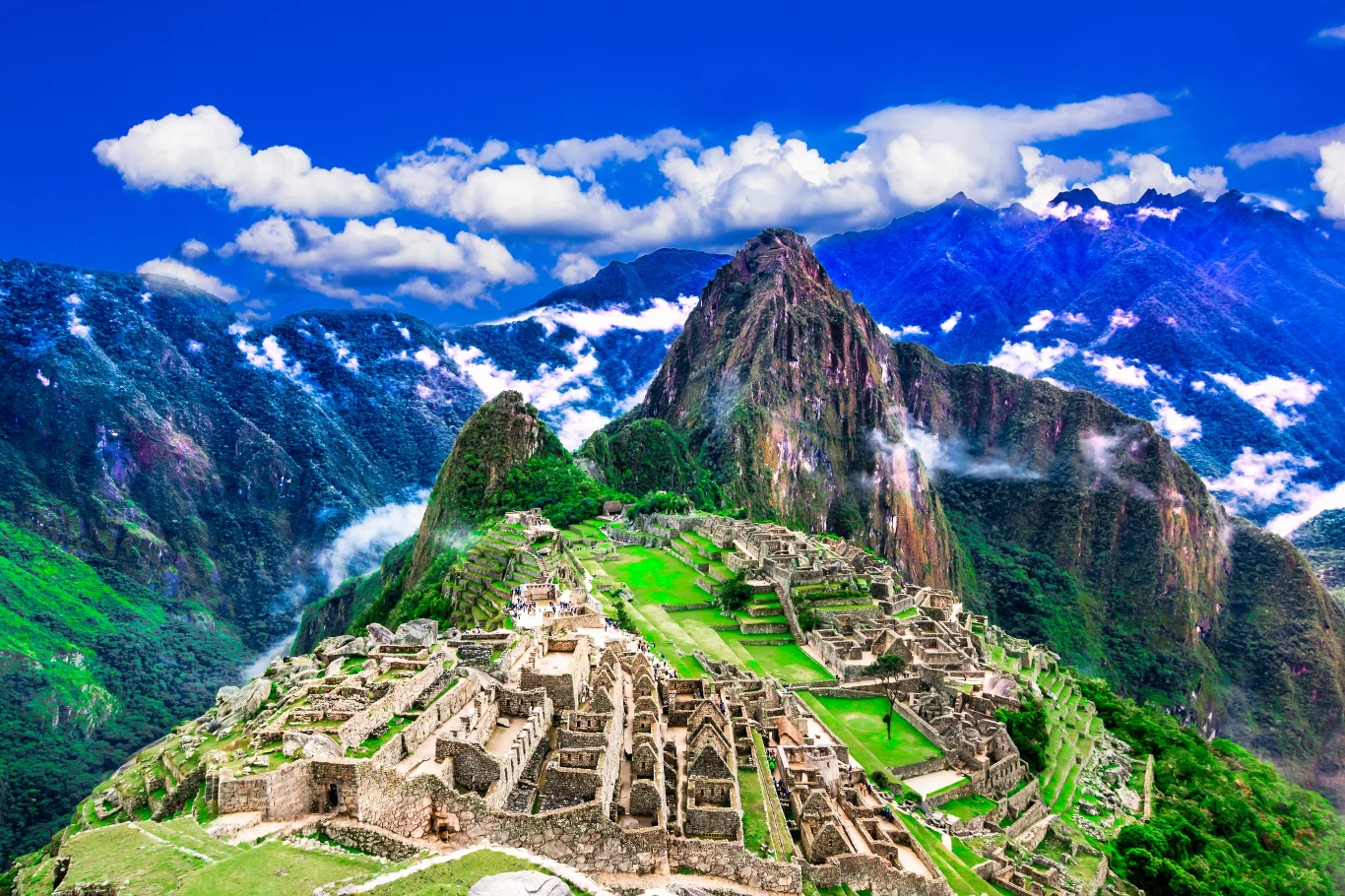 Najbardziej malownicza droga do słynnych ruin Machu Picchu prowadzi koleją z Cusco. Najbardziej malownicza droga do słynnych ruin Machu Picchu prowadzi koleją z Cusco.