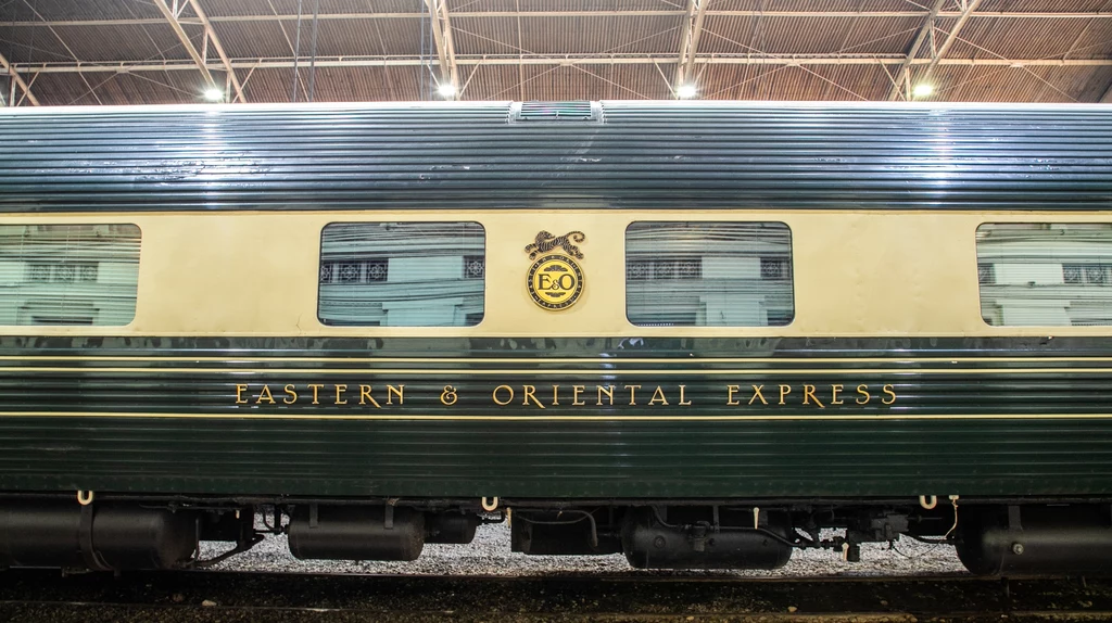 Eastern & Oriental Express kursuje pomiędzy Kuala Lumpur, Bangkokiem i SIngapurem.