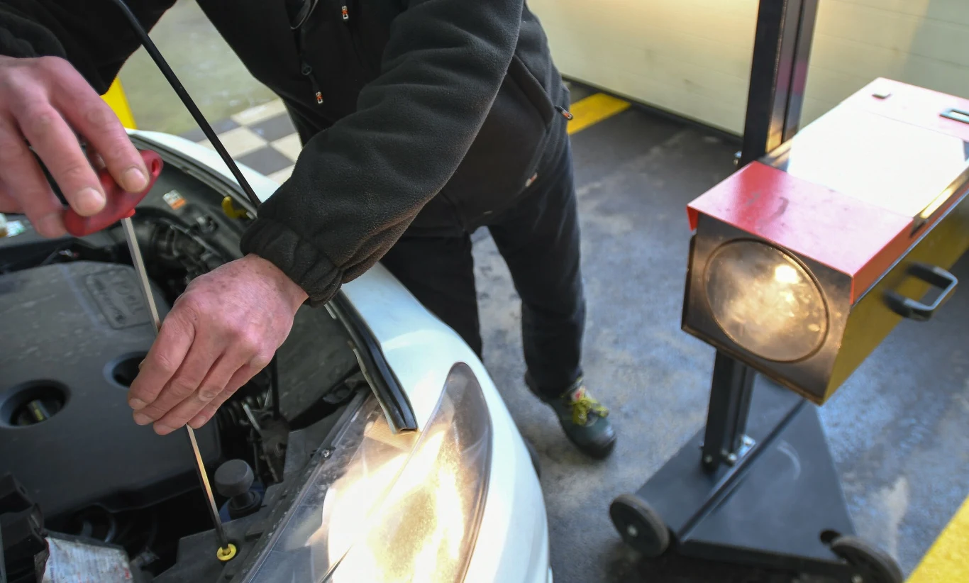 Lista usterek, które dyskwalifikują pojazd w czasie badania technicznego, jest długa.