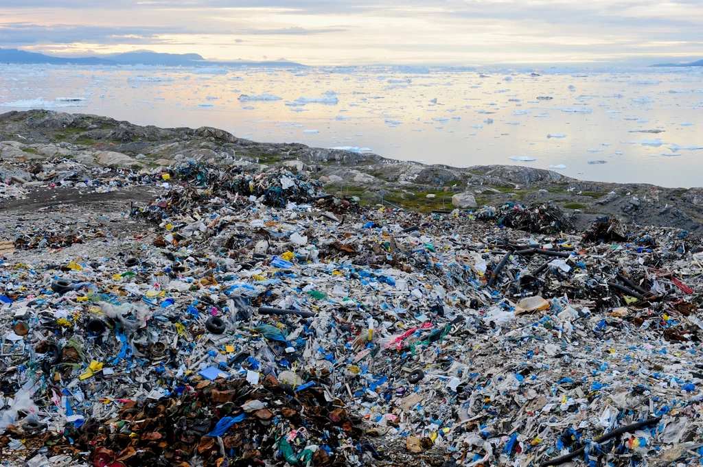 Naukowcy z Niemiec sprawdzili, skąd biorą się odpady zaśmiecające Arktykę. Okazało się, że docierają one na biegun z całego świata i każdego kontynentu 