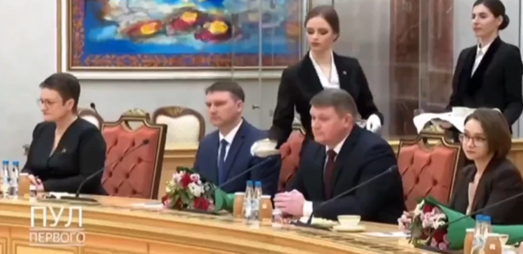 Alaksandr Łukaszenka wprawił swoich gości w zakłopotanie Alaksandr Łukaszenka wprawił swoich gości w zakłopotanie