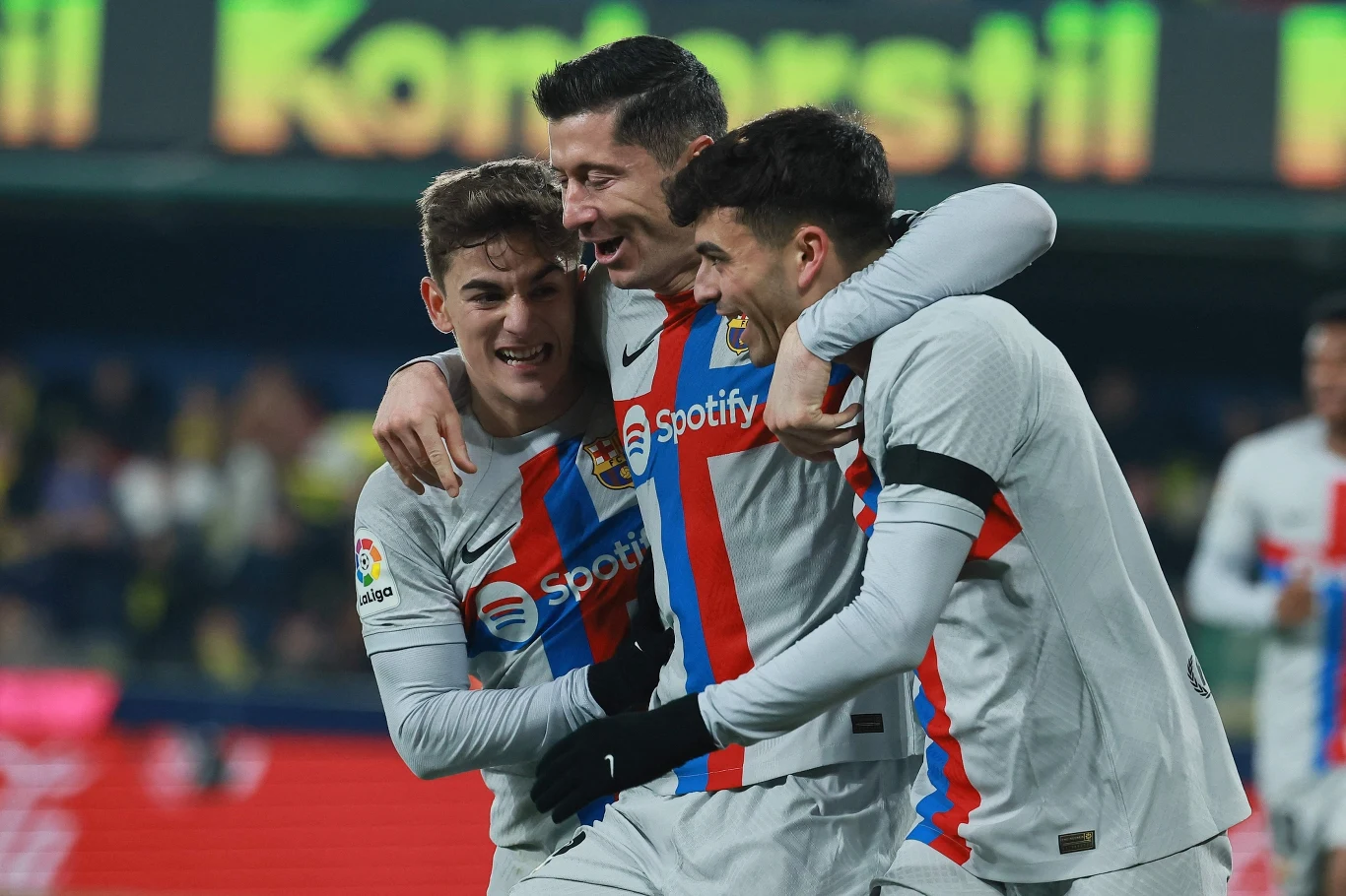 Od lewej: Gavi, Robert Lewandowski, Pedri