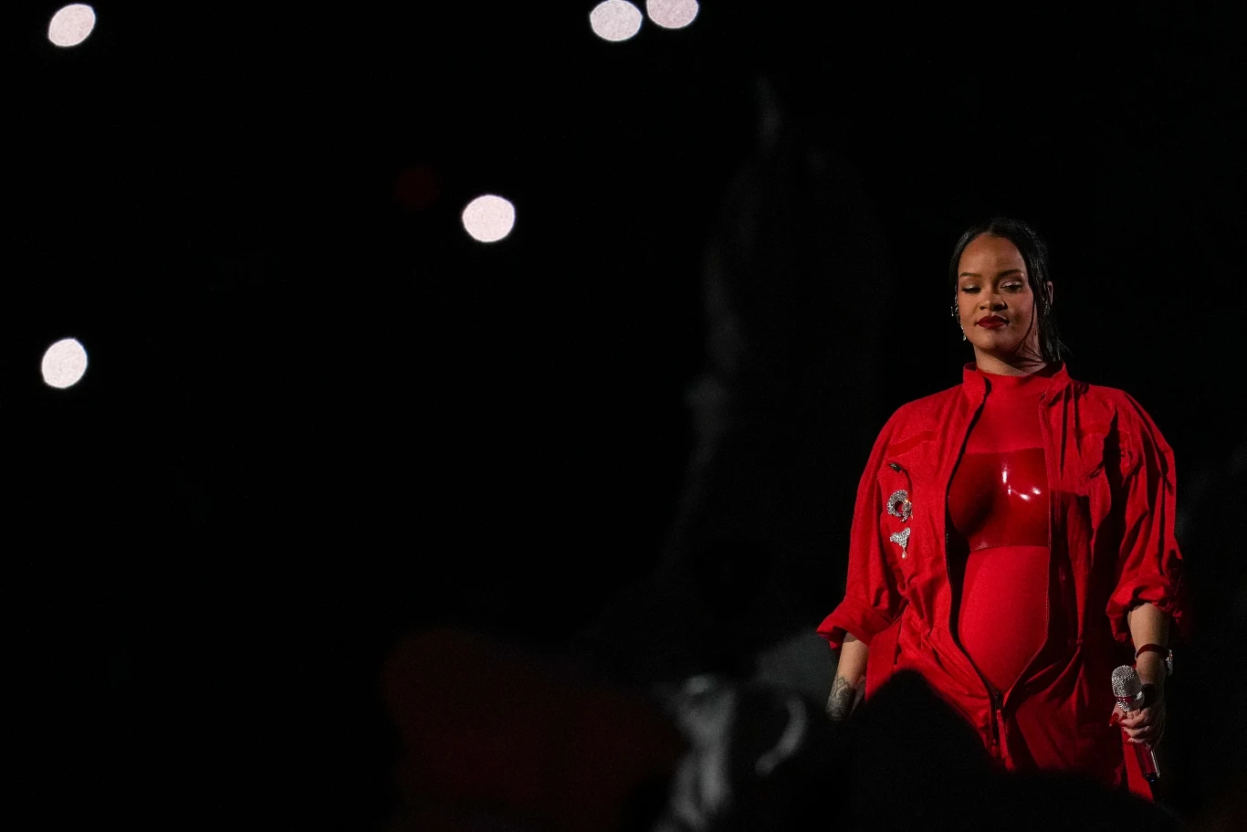 Rihanna podczas występu na Super Bowl 2023 Rihanna podczas występu na Super Bowl 2023