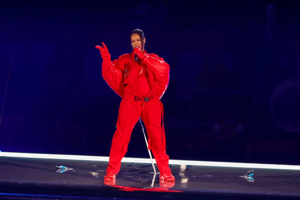 Występ Rihanny podczas Halftime Show z pewnością przeszedł do historii