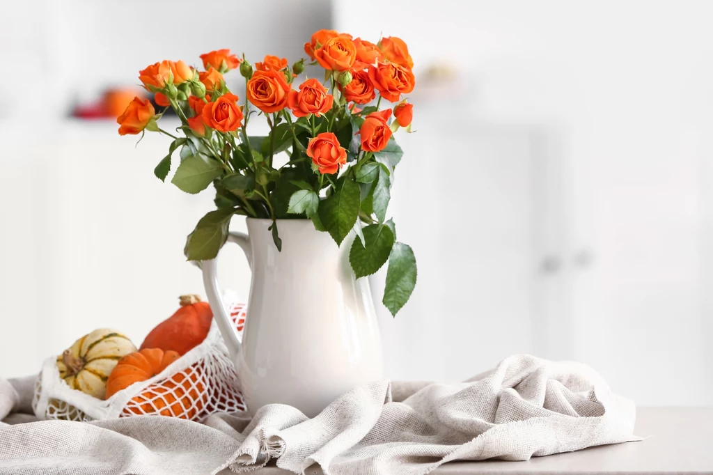 Dbanie o kwiaty cięte w domu lub w mieszkaniu nie jest trudne czy kosztowne