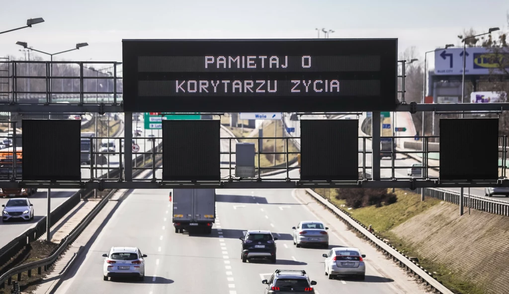 Zmiany w Prawie o ruchu drogowym, wprowadzające tzw. korytarz życia, weszły już w życie już kilka lat temu.