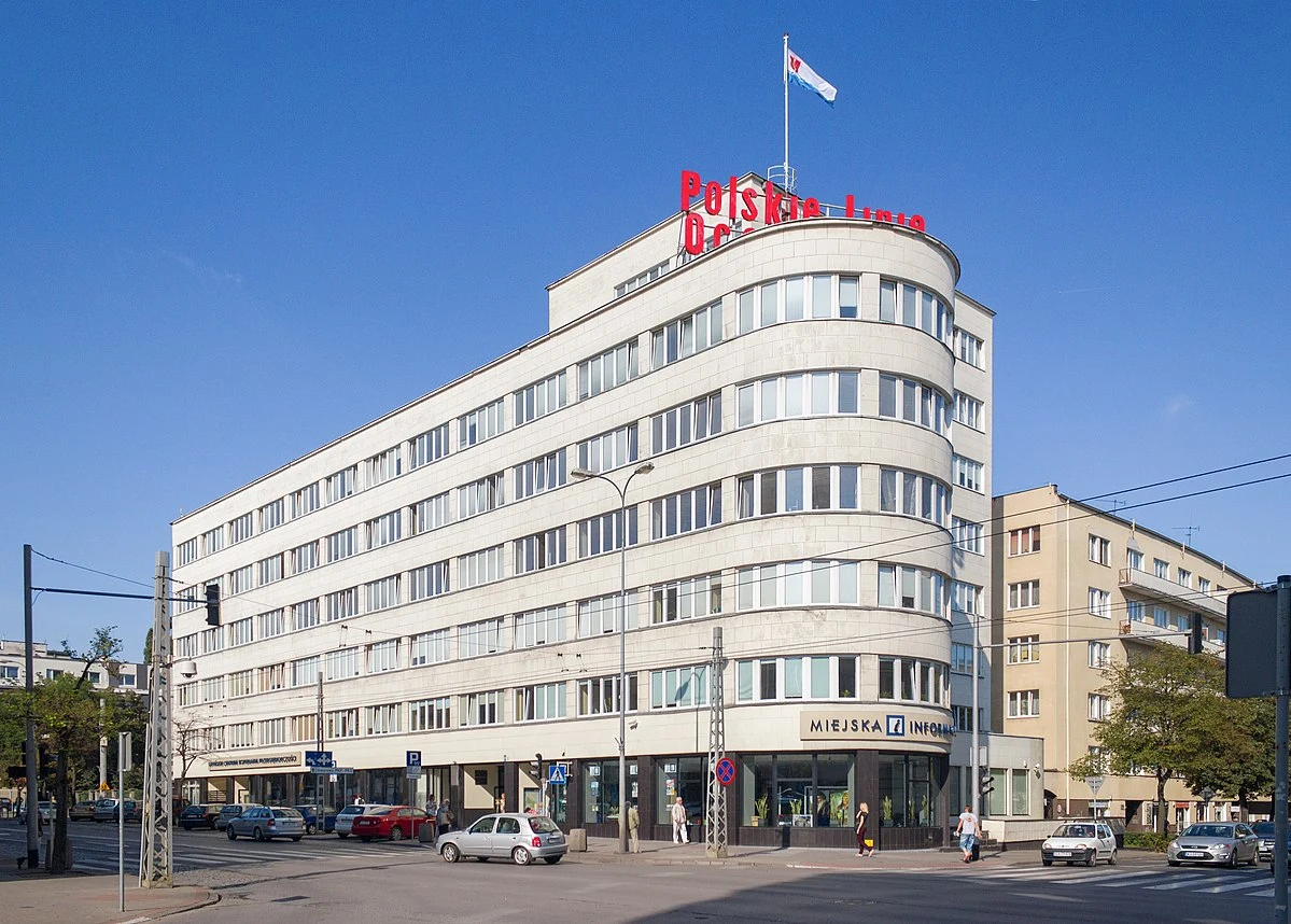 Przykład modernistycznego budynku w Gdyni. Siedziba Zakładu Ubezpieczeń i PLO ("Polskie Linie Oceaniczne") Przykład modernistycznego budynku w Gdyni. Siedziba Zakładu Ubezpieczeń i PLO ("Polskie Linie Oceaniczne")