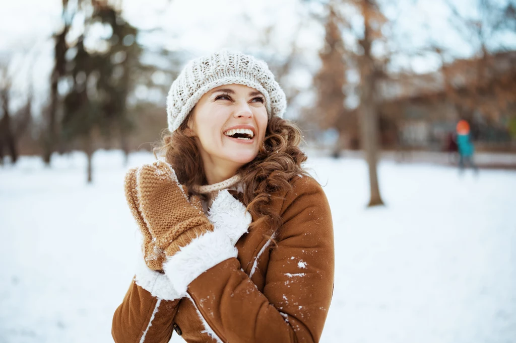Biorąc pod uwagę fakt, że zimą większą część ciała zakrywamy jednak ubraniami, najważniejsza jest odpowiednia ochrona twarzy