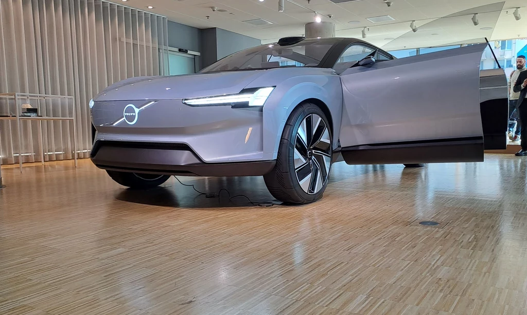 W Warszawie pojawił się samochód koncepcyjny szwedzkiego producenta - Volvo Concept Recharge.