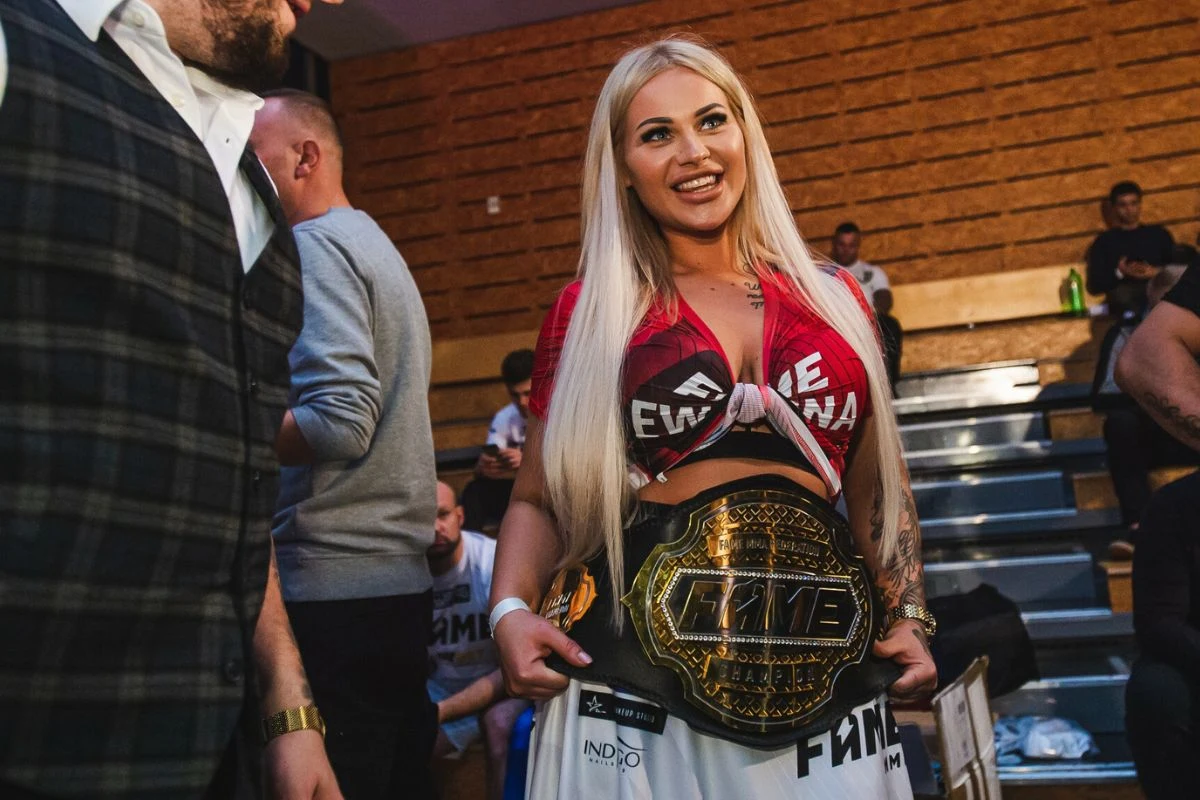 Ewel0na bardzo zmieniła się od czasu występów w programie "Warsaw Shore" Ewel0na bardzo zmieniła się od czasu występów w programie "Warsaw Shore"