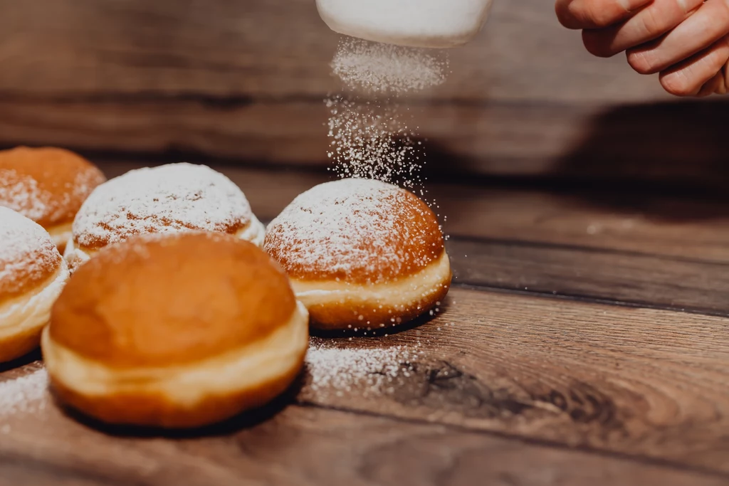 Cukiernia "Kaiser Patisserie", która zasłynęła złotymi pączkami za 100 zł sztuka, otworzy się w Toruniu (zdj. ilustracyjne)