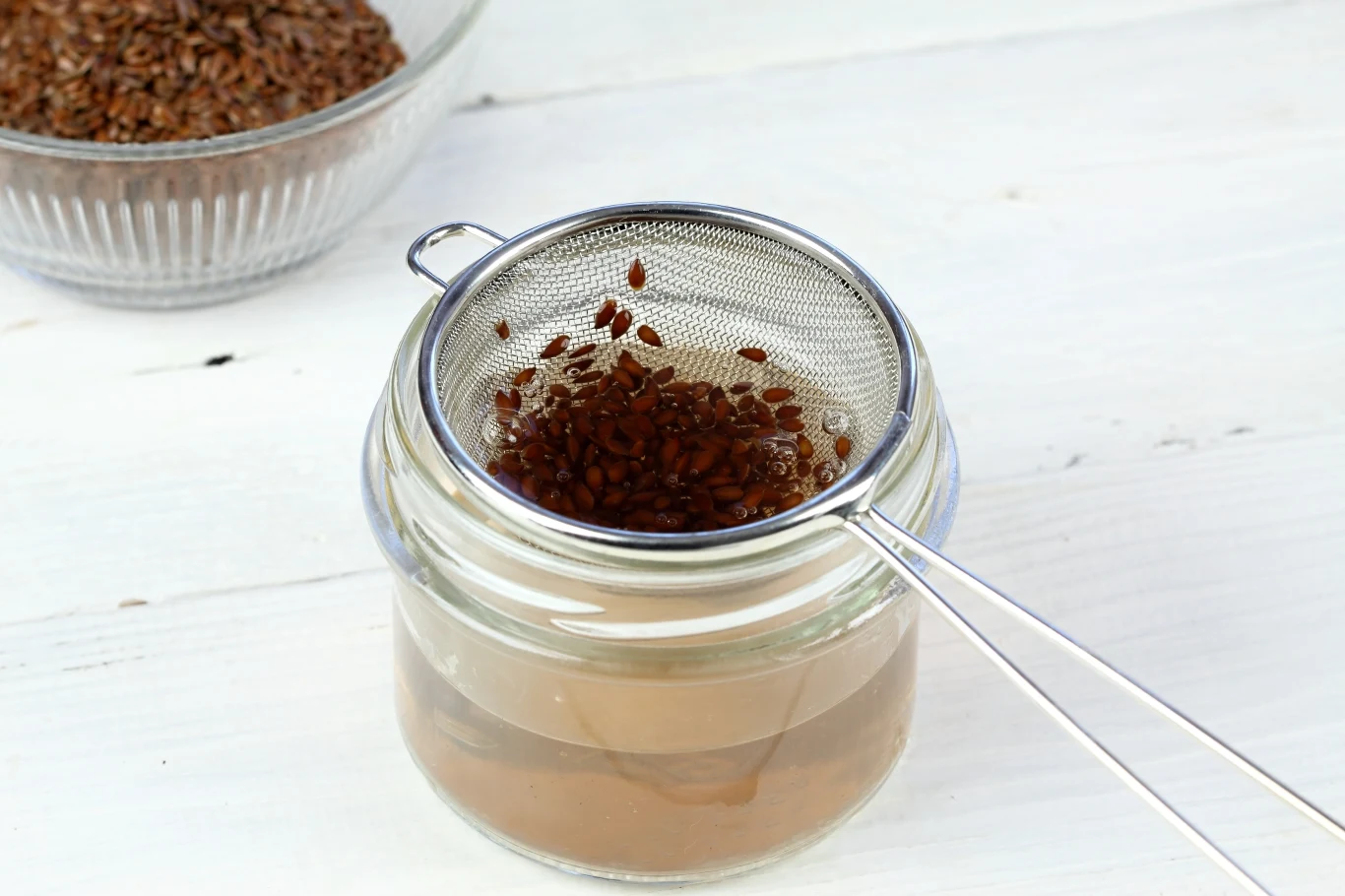 Nasiona lnu można odcedzić za pomocą prostego sposobu Nasiona lnu można odcedzić za pomocą prostego sposobu