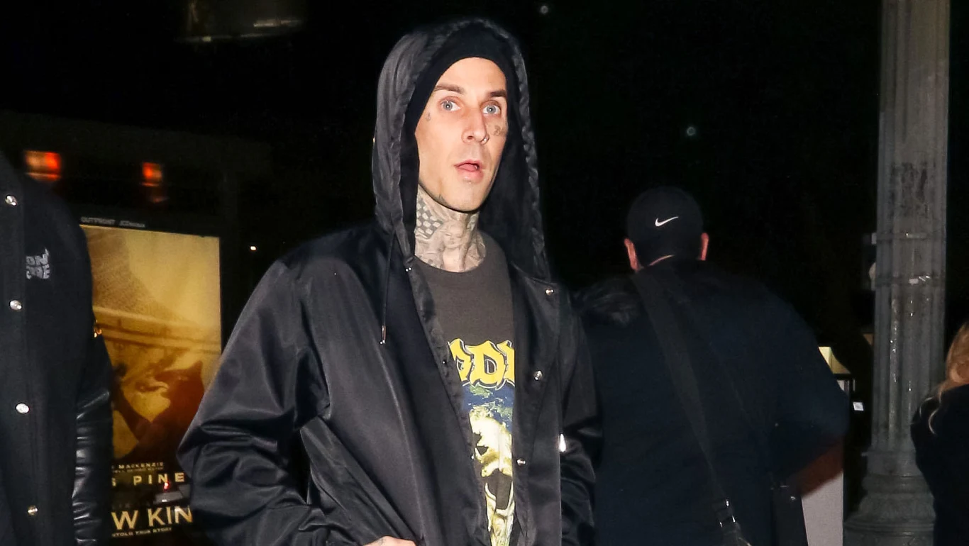Travis Barker ma zwichnięty palec. Za niecały miesiąc miał powrócić z Blink-182 Travis Barker ma zwichnięty palec. Za niecały miesiąc miał powrócić z Blink-182
