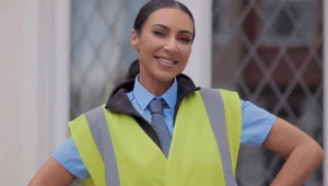 Kim Kardashian kierowcą autobusu? Tak prezentują się gwiazdy w "Deep Fake Neighbour Wars" 