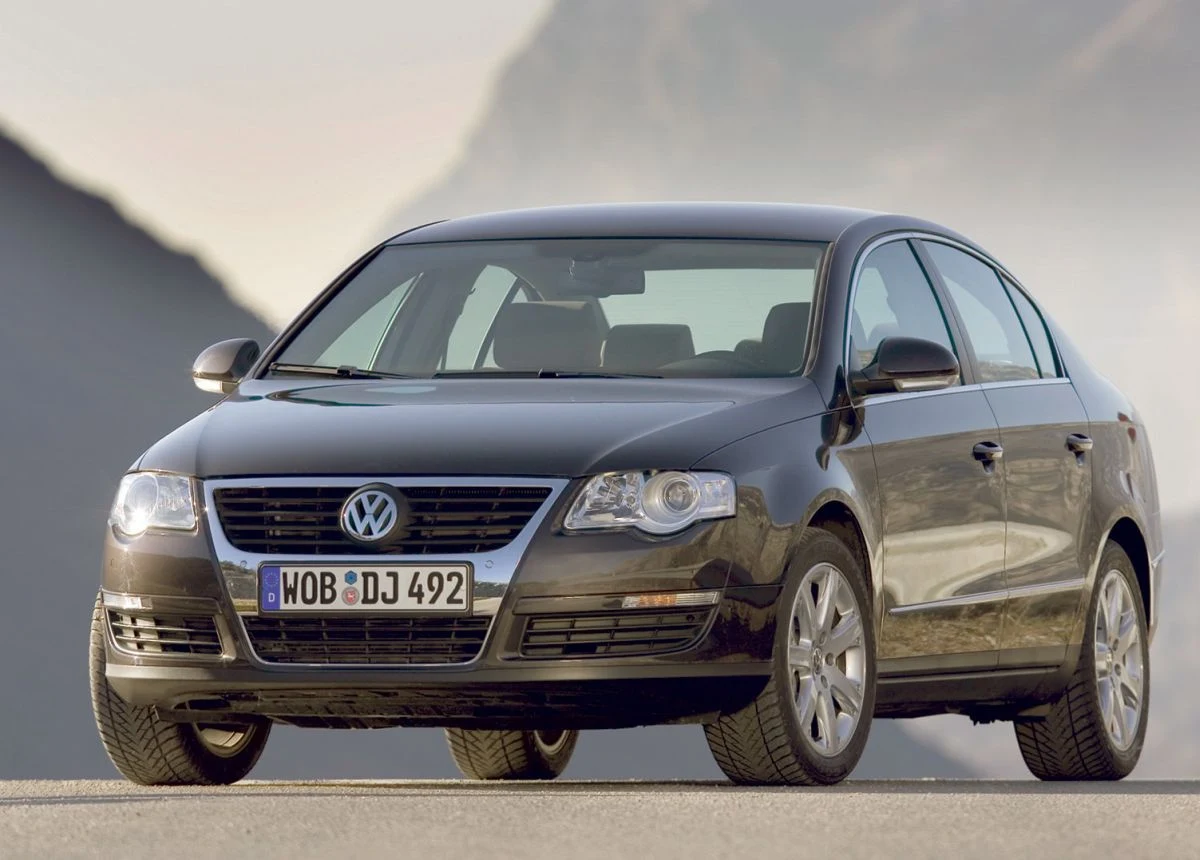 Volkswagen Passat - liczba ogłoszeń: 43 123, średnia cena: 15 900 zł, średni przebieg: 256 tys. km, średni wiek: 15,7 rok